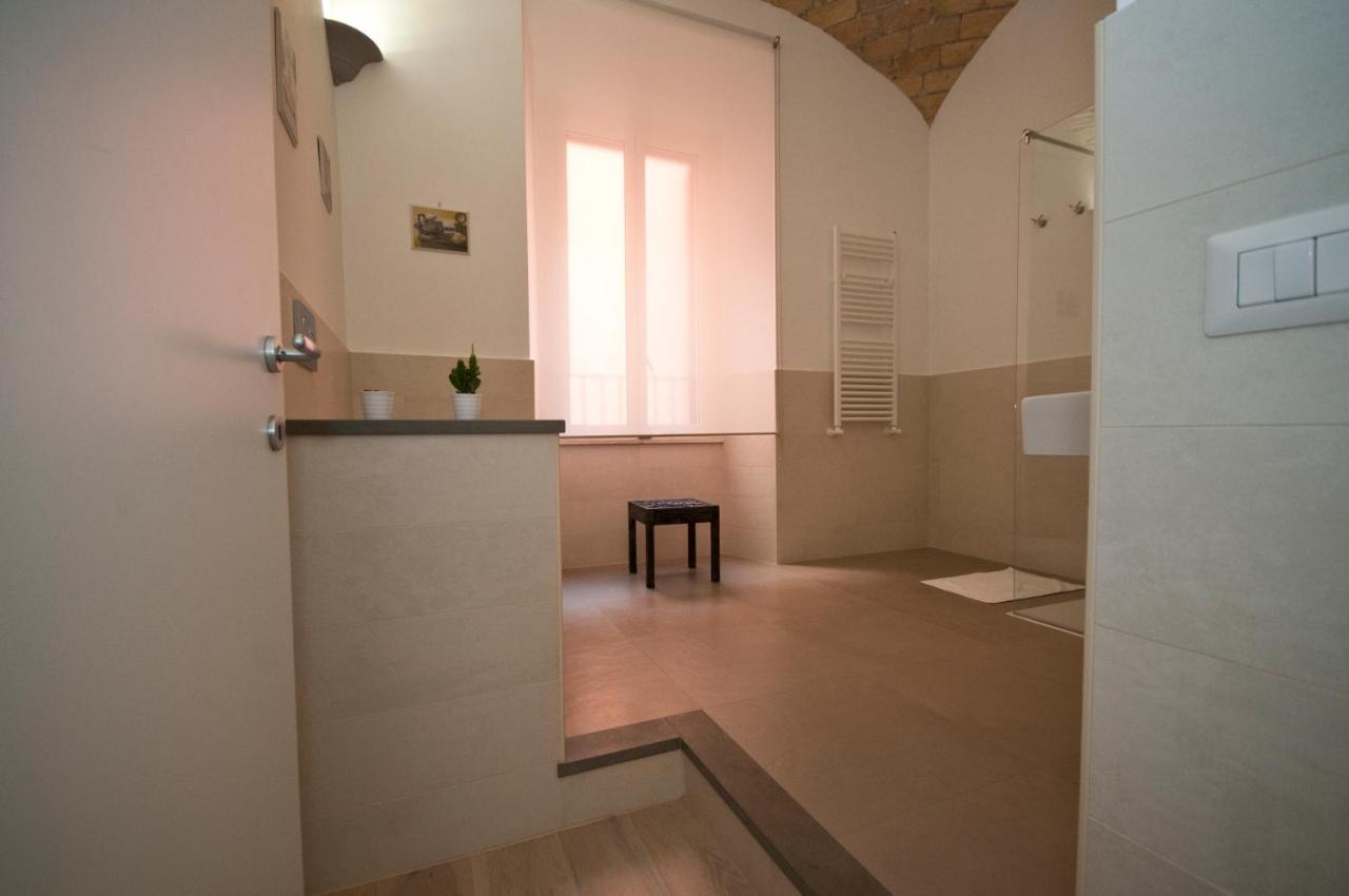 רומא B&B La Finestra Sul Colosseo מראה חיצוני תמונה